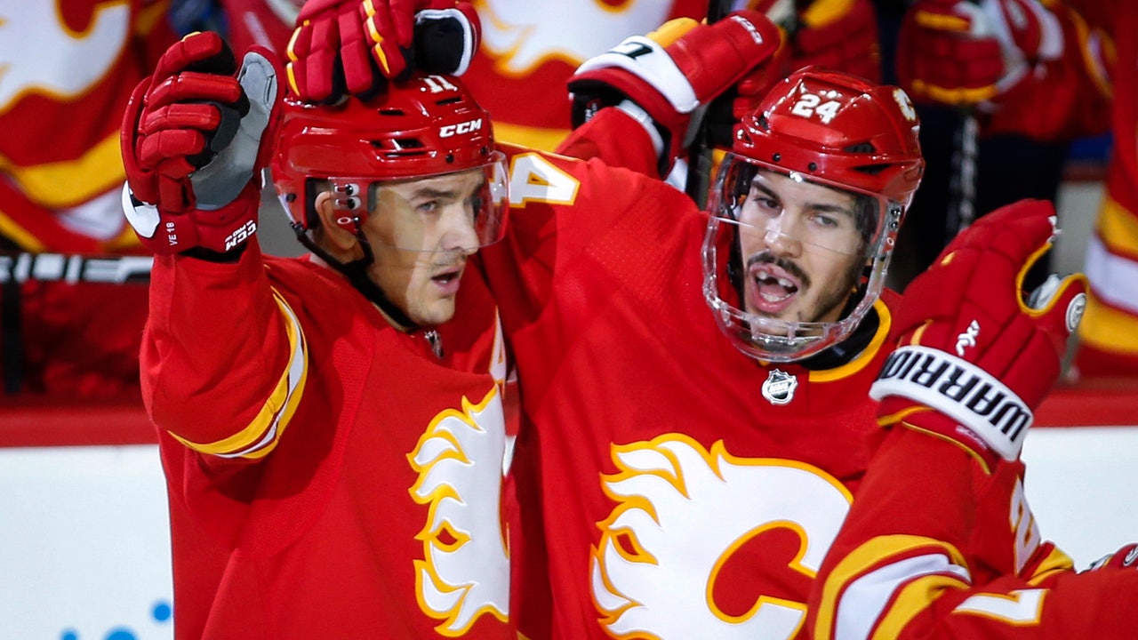 Flames rally in 3rd again, beat Blackhawks 5-3